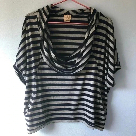 Eyelash Couture Cowl Neck Short Sleeve Top 1X - Picture 2 of 6